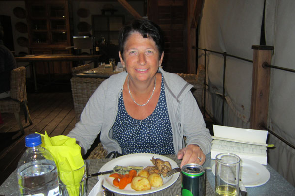 Aan het diner bij Dolomite Camp