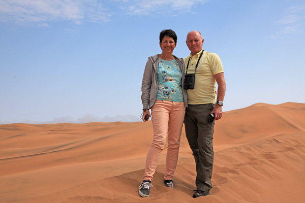 Hans en Gina Mo in de Dorobwoestijn in Namibië