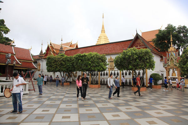 Plein bij de Wat Phratat Doi Suthep