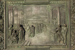 Detail van de bronzen deur aan de westgevel