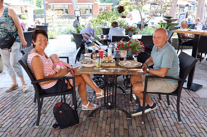 Hans en Gina Mom in Westerbork met Lycia