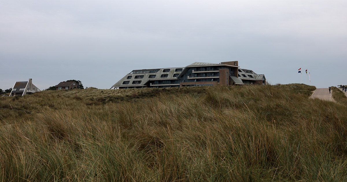 Hotel paal 8. Terschelling 2020. Midweek vakantie Hans en Gina Mom