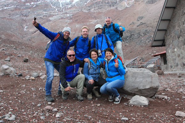 Hans en Gina Mom bij refugio Whymper op 5041 meter (chimborazo- Ecuador