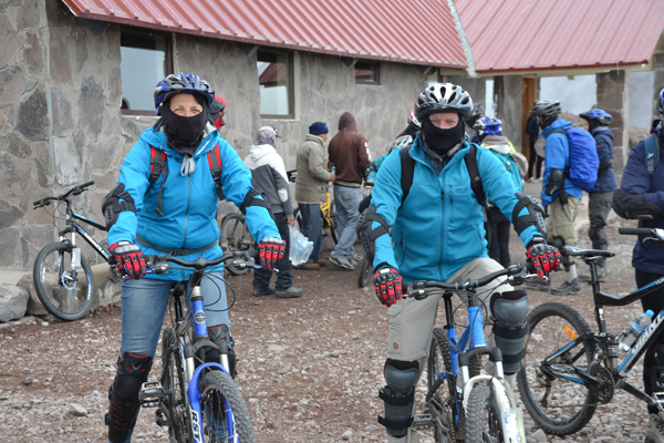 Hans en Gina Mom klaar om af te dalen van de Chimborazo