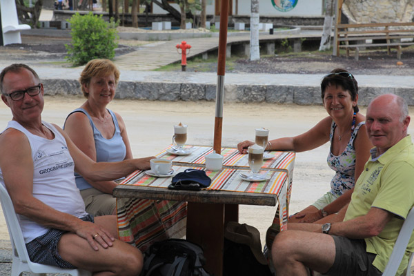 Hans en Gina Mom en Hennie en Annemiek van Langelaar