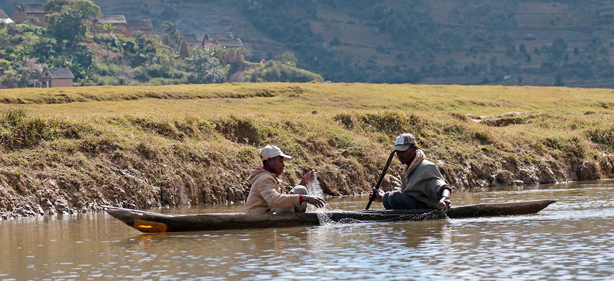 Fishermen on the Matsiatrariver in Madagascar