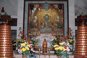 Binnen in de Sam Pog Tong Tempel