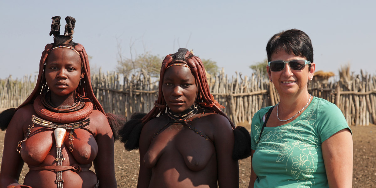 Gina Mom met Himbavrouwen