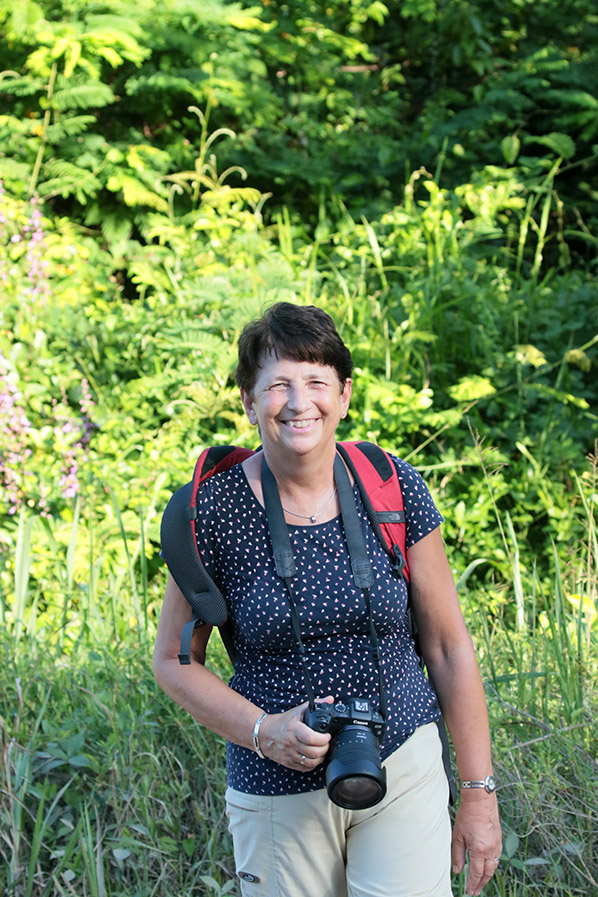 Gina Mom bij de Fredberg in Suriname