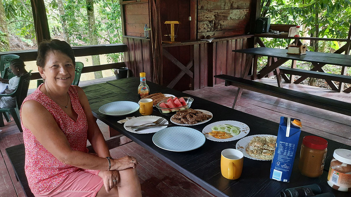 Gina Mom bij het ontbijt op de Fredberg