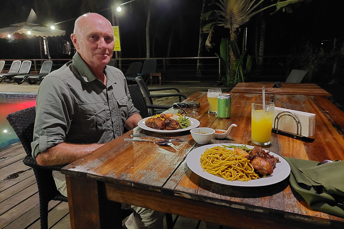 Hans Mom bij het diner in Frederiksdorp