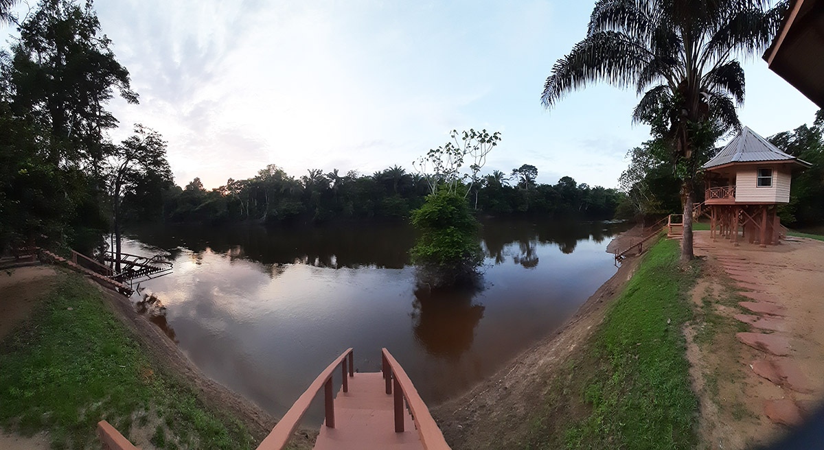 River cabins langs de Kabaleborivier