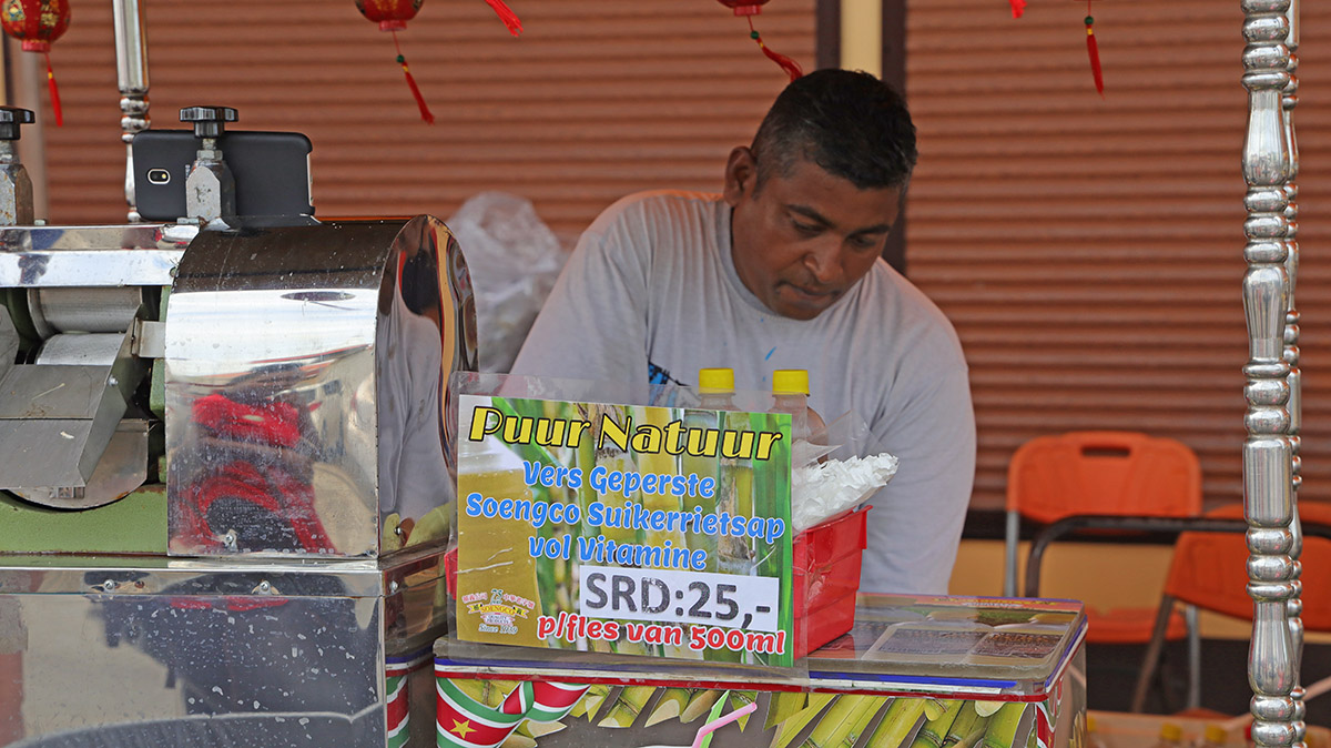 Moderne Chinese markt in Paramaribo
