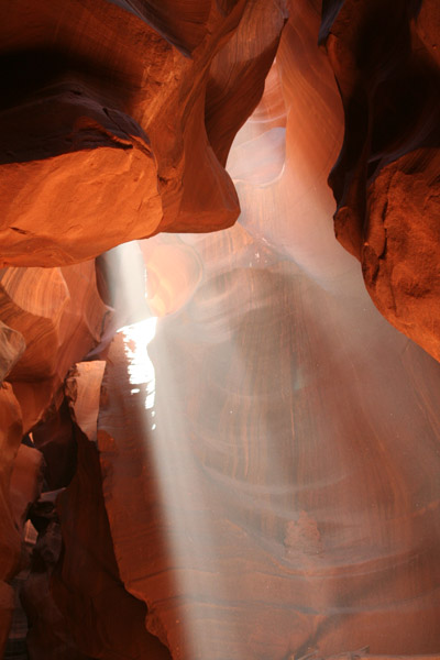 De zon dringt de Canyon binnen