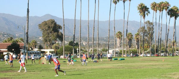 Voetballen aan de boulevard in Santa Barbara