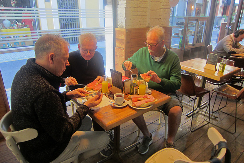 Han, Piet, Sjaak en Hans bij Emperador Trajano ain Sevilla